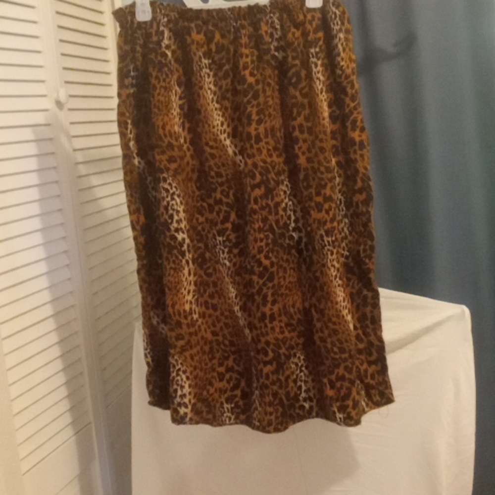 Cheeta print skirt size XXXL "25 length